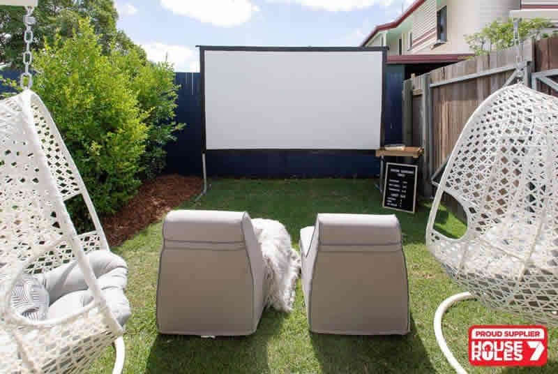 Elite Screens Outdoor projector screen 